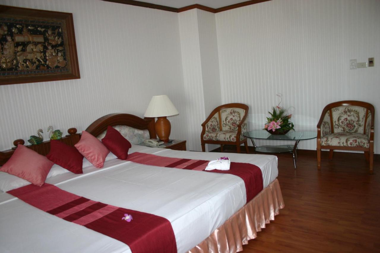 Chiangmai Ratanakosin Hotel Chiang Mai Bagian luar foto