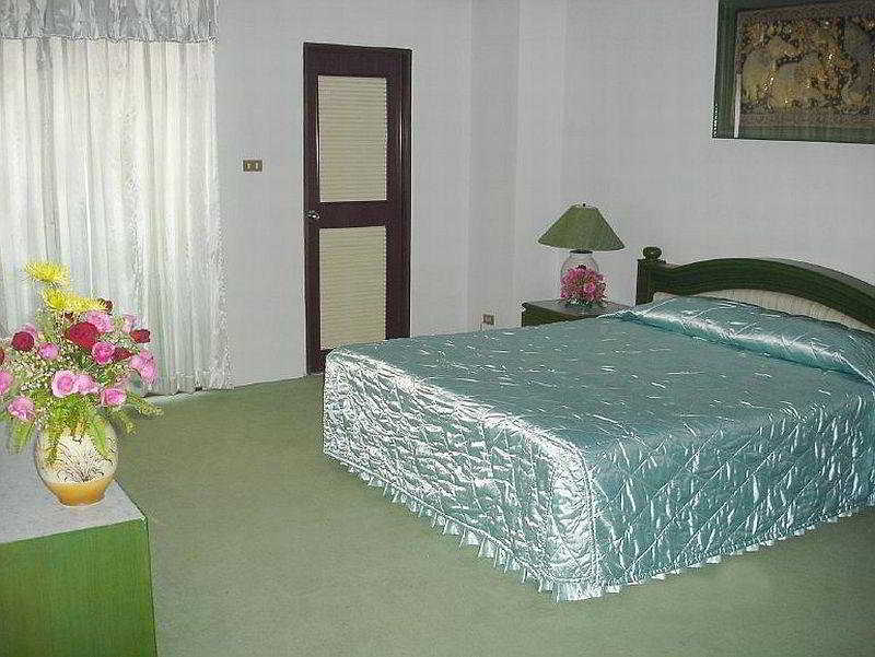 Chiangmai Ratanakosin Hotel Chiang Mai Bagian luar foto